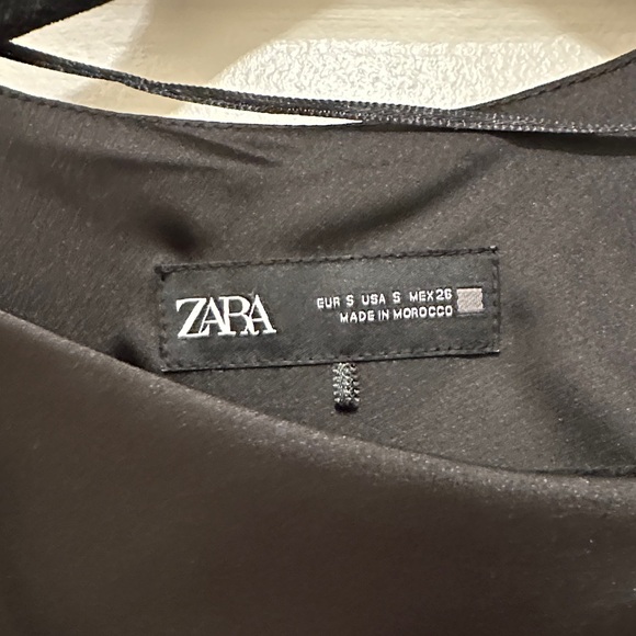 Elegant Black Dress - Picture 4 of 8